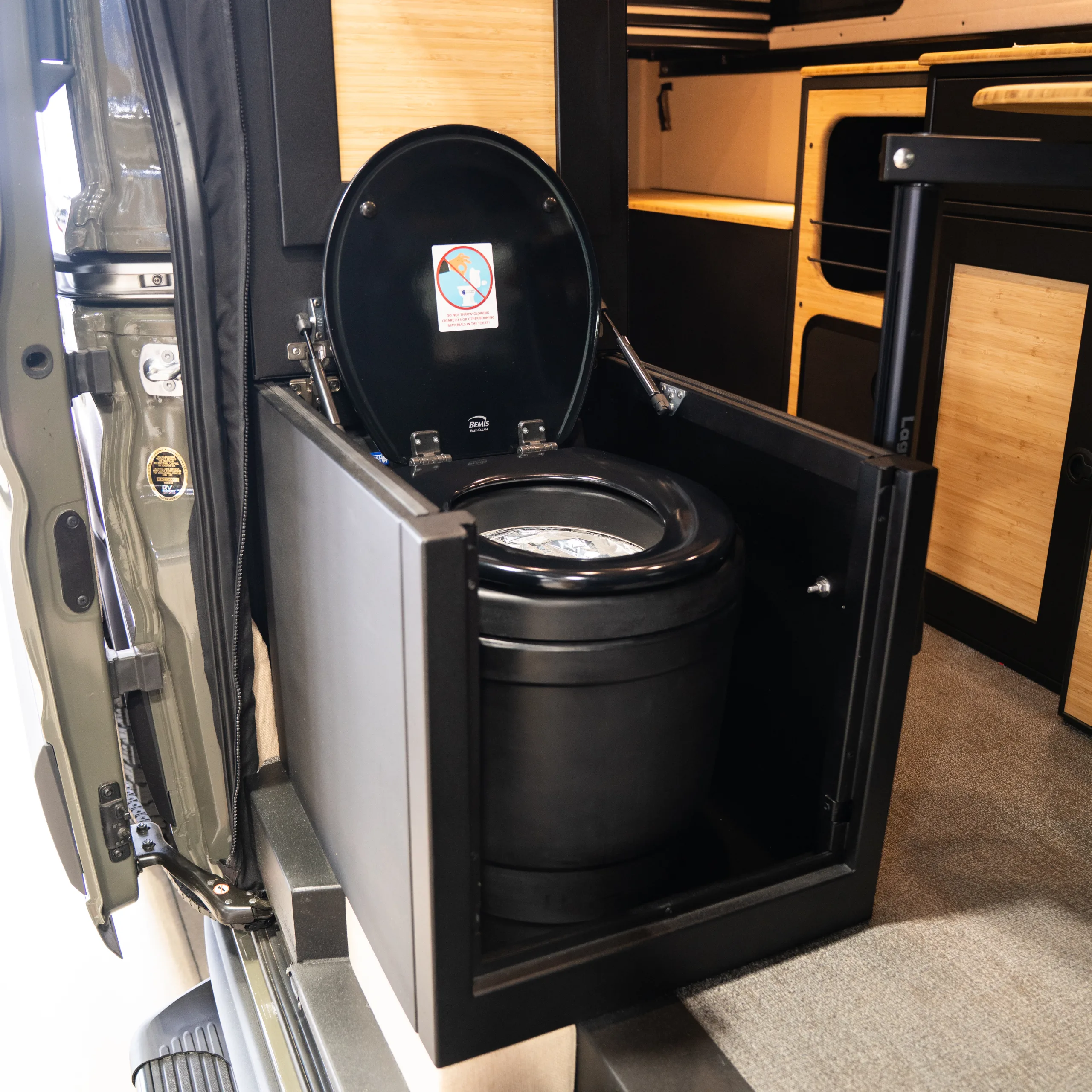 Toilet Box w/Cushioned Lid, Lagun Table & Laveo Dry Flush