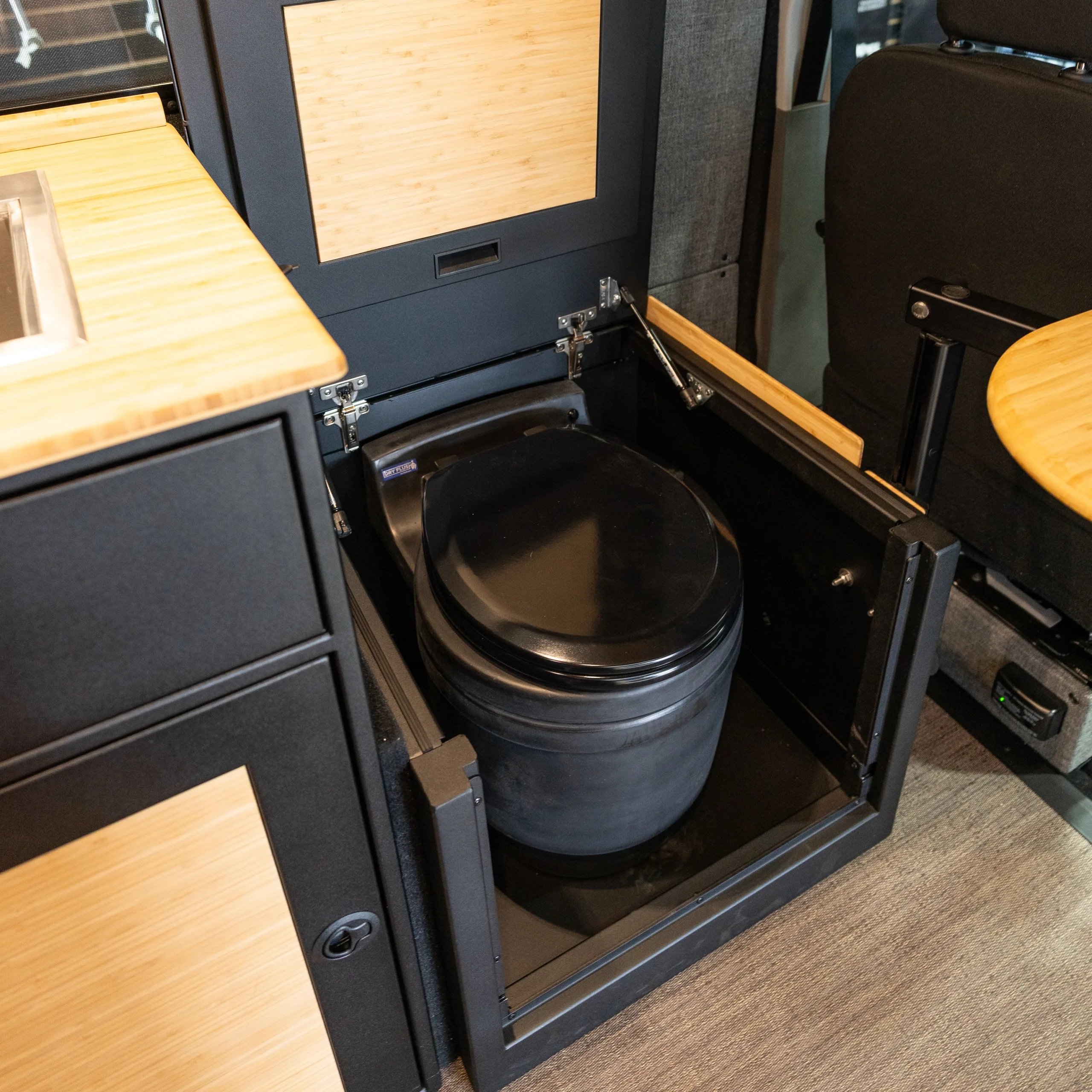 Upgrade Cassette to Laveo Dry Flush & Larger Storage Box